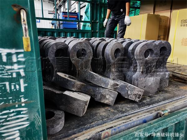 破碎機(jī)錘頭篇:磚廠用破碎機(jī)錘頭選擇哪個(gè)牌子比較好?價(jià)格如何?