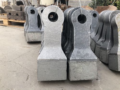 礦山碎石利器 高鉻合金錘頭與耐磨篩護板的卓越性能與應(yīng)用