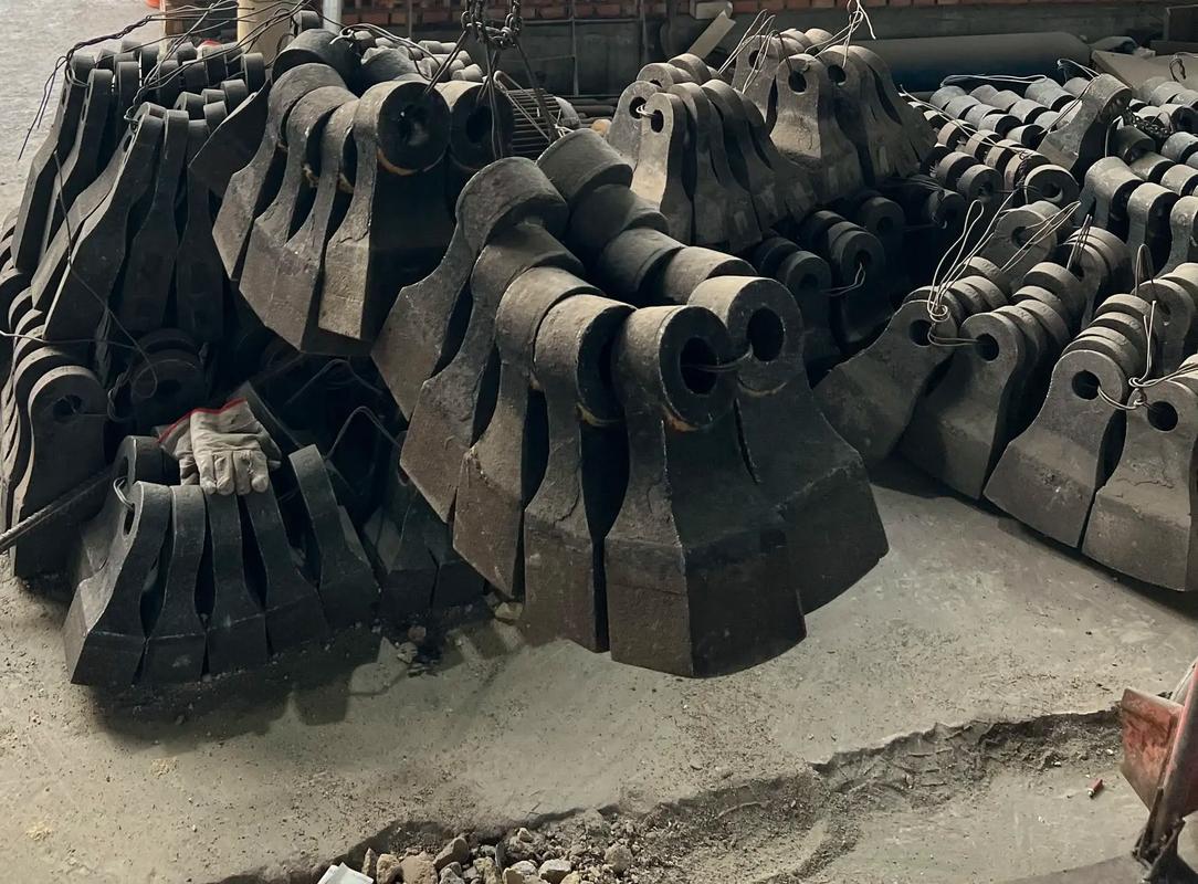 廠家直銷熱復(fù)合錘頭 礦山破碎機核心配件的革新與選擇